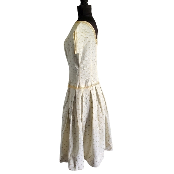 Vintage Handmade 50s Cream & Gold Greek Key Reverse Pleated Day Dress - Picture 2 of 10